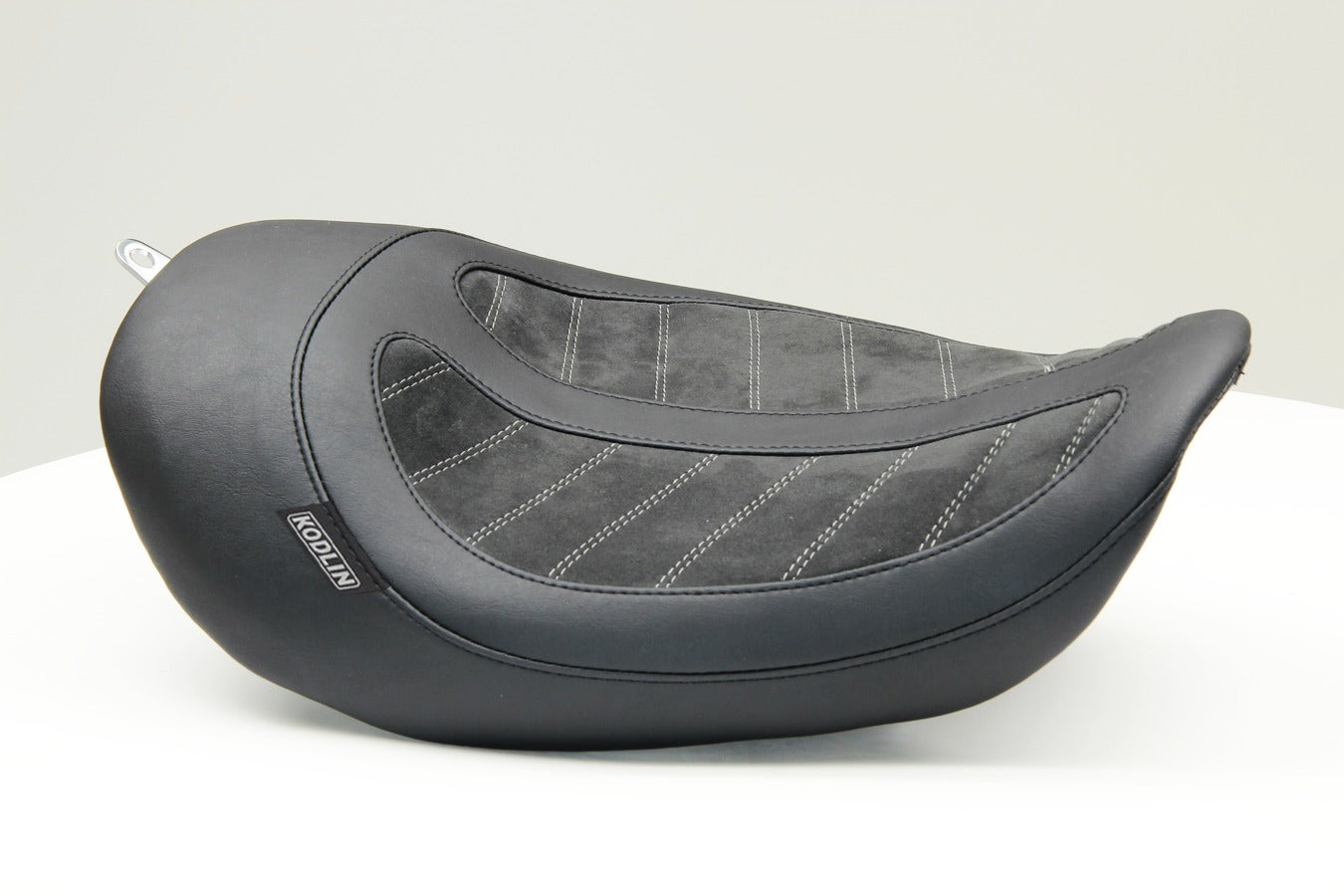 Skyline Signature Series Kodlin by Mustang Solo for Harley-Davidson Dyna 2006-2017
